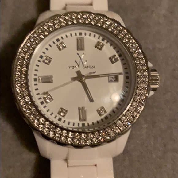 Watch - Picture 3 of 3